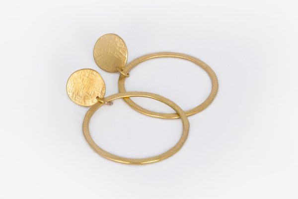 Pendiente Círculo con Aro hecho por Diurna Metal Jewelry
